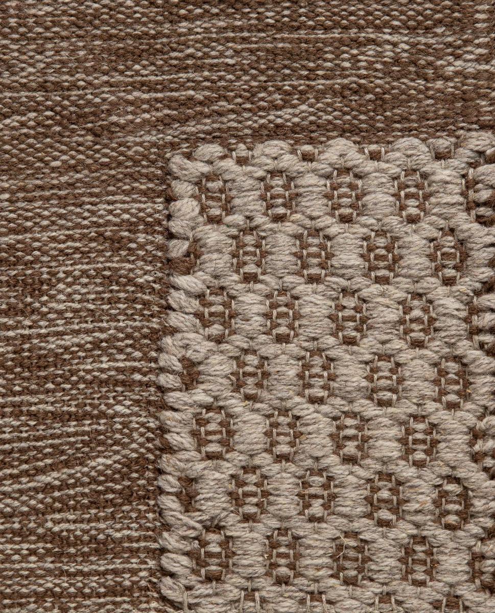<p>Honeycombs with Single Weave Frame, main grey 12, inside brown 6017, frame in mix 12, 6017 on the natural yarn</p>