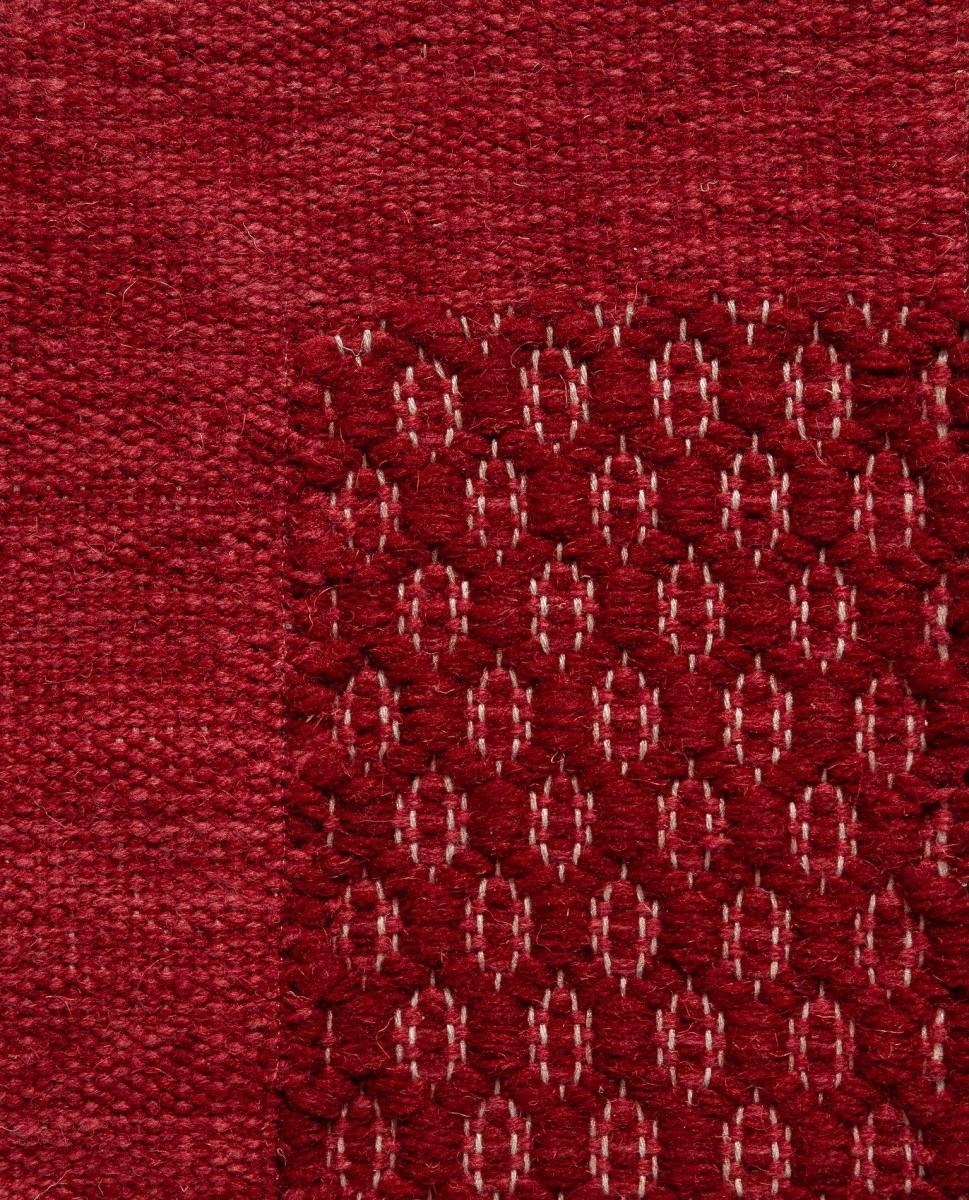 <p>Honeycombs with Single Weave Frame, main red 3015, inside wine 3011, frame in mix 3015, 3011 on the natural yarn</p>