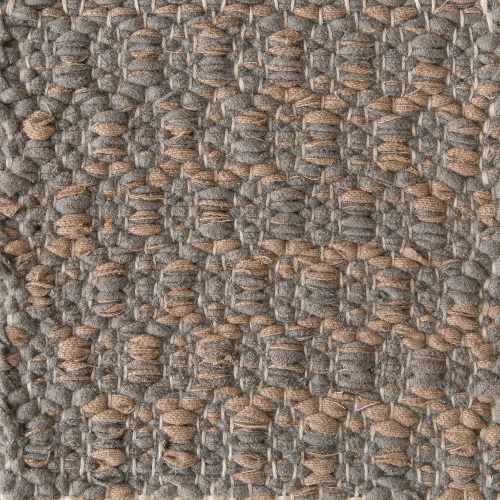 <p>Honeycombs, mix blue-grey 0478, beige 0477 on the white yarn</p>