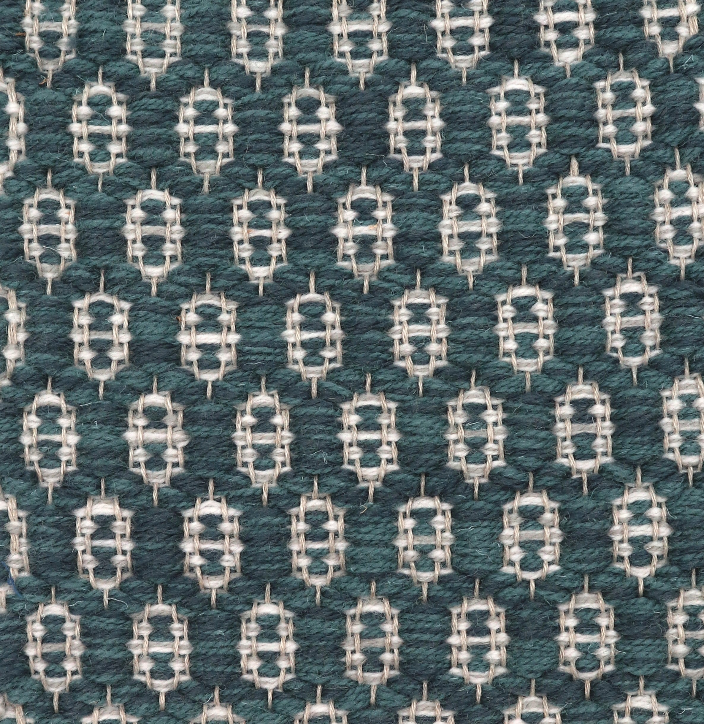 <p>Honeycombs, main blue mix CH3424, 504, inside light grey mix 1023, 1009 on the natural yarn</p>