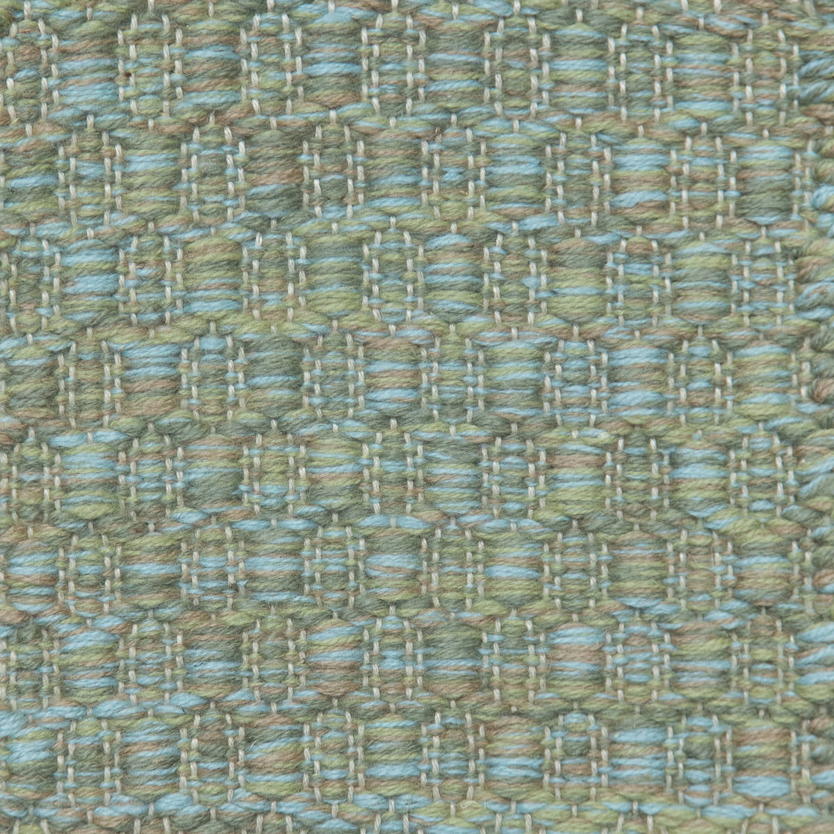 <p>Honeycoms, mix of 6014, 4015, 1025, 5012 on the natural yarn</p>