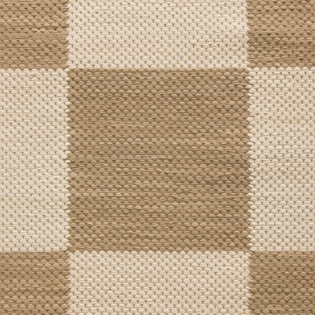 <p>Double Weave Chequered, 1sq - dark beige 200, 201, 203. 2sq - white mix 101, 102 on the natural yarn</p>
