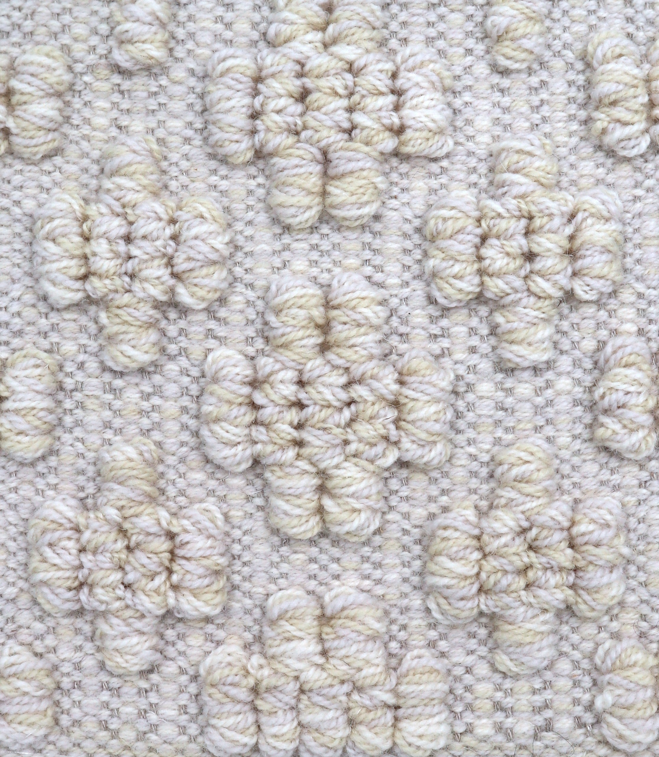 <p>Mini Flower in Bouclé, base in cream 1023, CH044, boucle in cream mix 1023, CH044, 6023, warp natural linen</p>
<p>maximum amount of threads in base - 2 threads</p>