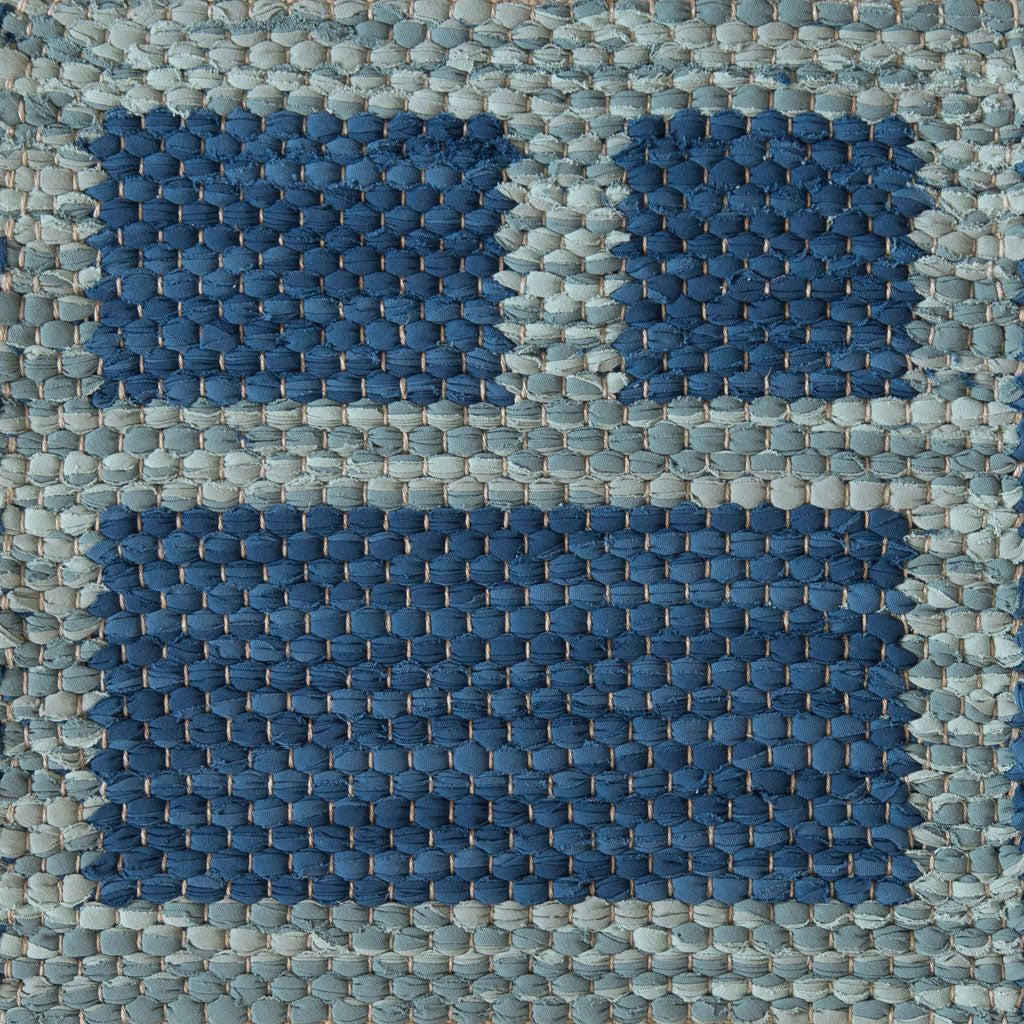 <p>Double Weave CORNICI, squares blue mix 518, 519, effect 404, frame turquoise mix 411, 433, effect 406 on the natural yarn</p>