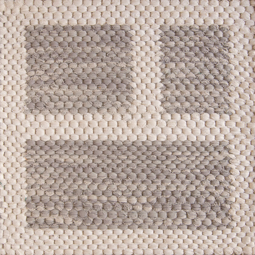 <p>Double Weave CORNICI, squares grey mix 150, 128/1, 127, 124, frame white mix 101, 102 on the natural yarn</p>