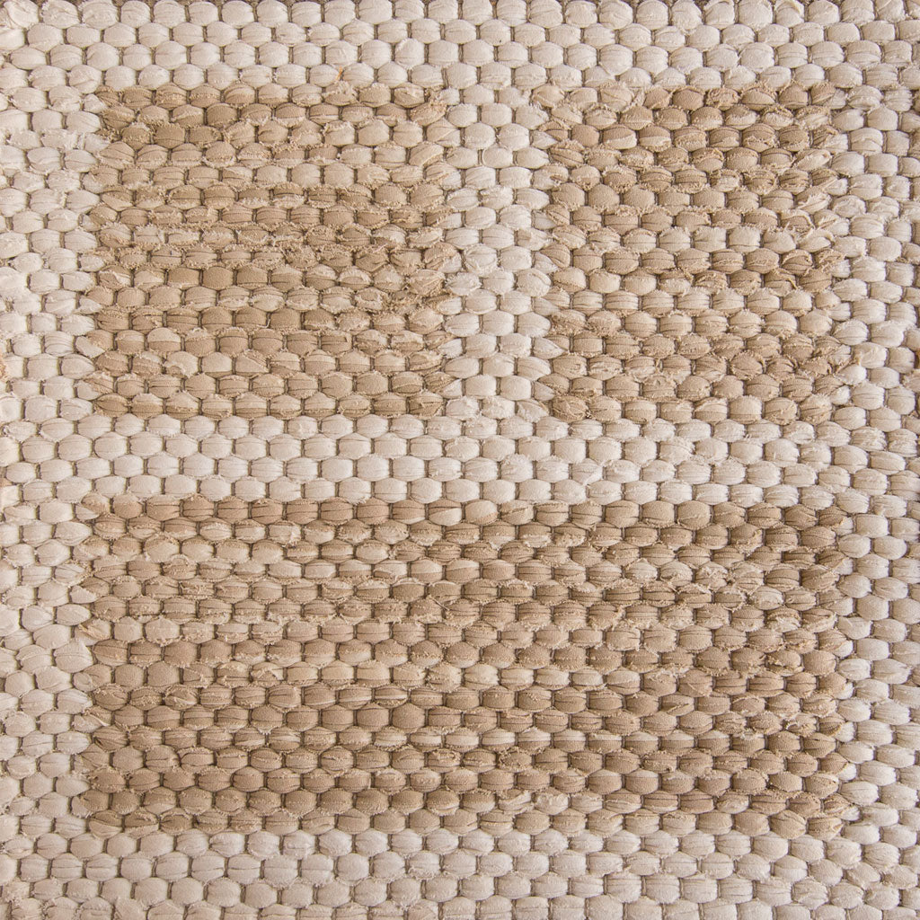 <p>Double Weave CORNICI, squares beige mix 232, 216, 104, 237, frame white mix 101, 102 on the natural yarn</p>