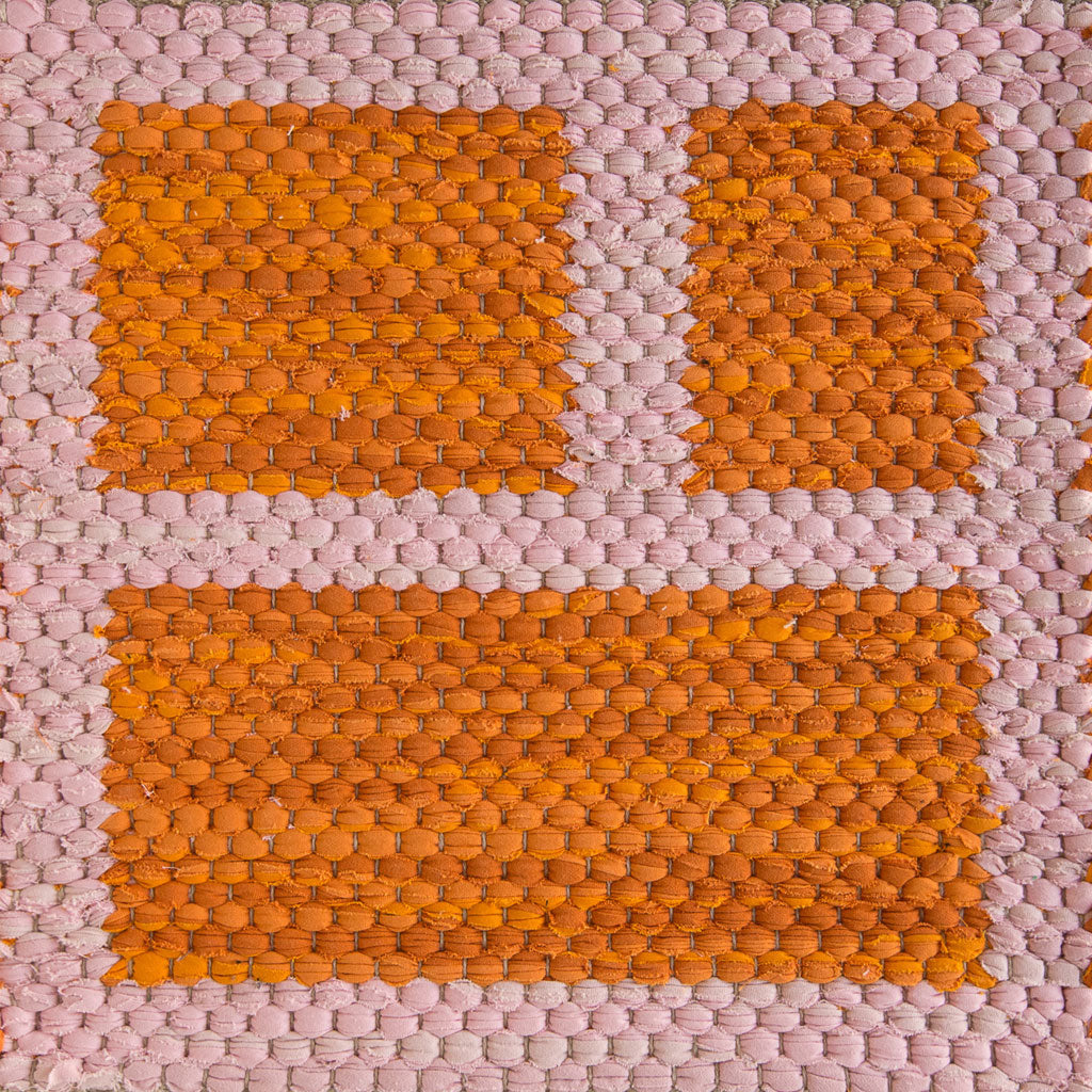 <p>Double Weave CORNICI, squares orange mix 260, 283, 257/1, frame light pink mix 380, 380/1, 360 on the natural yarn</p>