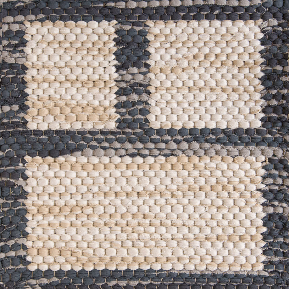 <p><meta charset="UTF-8"><a id="fancybox-right"></a><span class="fancy-ico" id="fancybox-right-ico"></span></p>
<div id="fancybox-title" class="fancybox-title-inside"></div>
<div class="fancybox-title-inside">
<div class="fancybox-title-inside" id="fancybox-title">
<meta charset="UTF-8">
<span>CORNICI created by Ami Katz, frame blue mix 127, 159, 169, squares off-white mix 101, 102, 216 on the natural yarn</span><br>
</div>
<br>
</div>