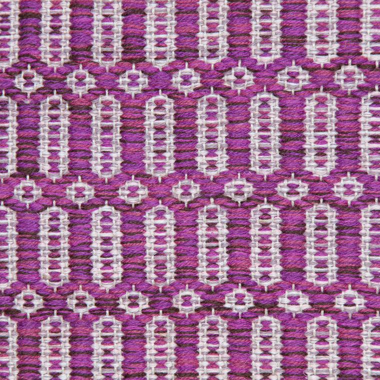 <p>Columns, main purple mix 7006, 7003, 7004, 6005, inside off-white mix 1023, 3001, 1004 on the natural yarn</p>
