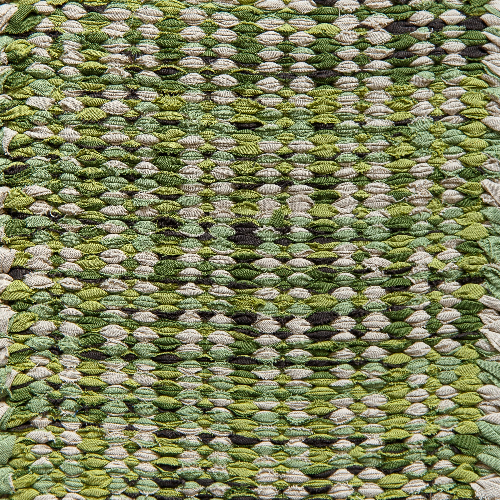 <p>Irregular Draell, 1 row - beige-green mix 2200, 474, 2 row - green mix 228, 494, 481 on the natural yarn</p>