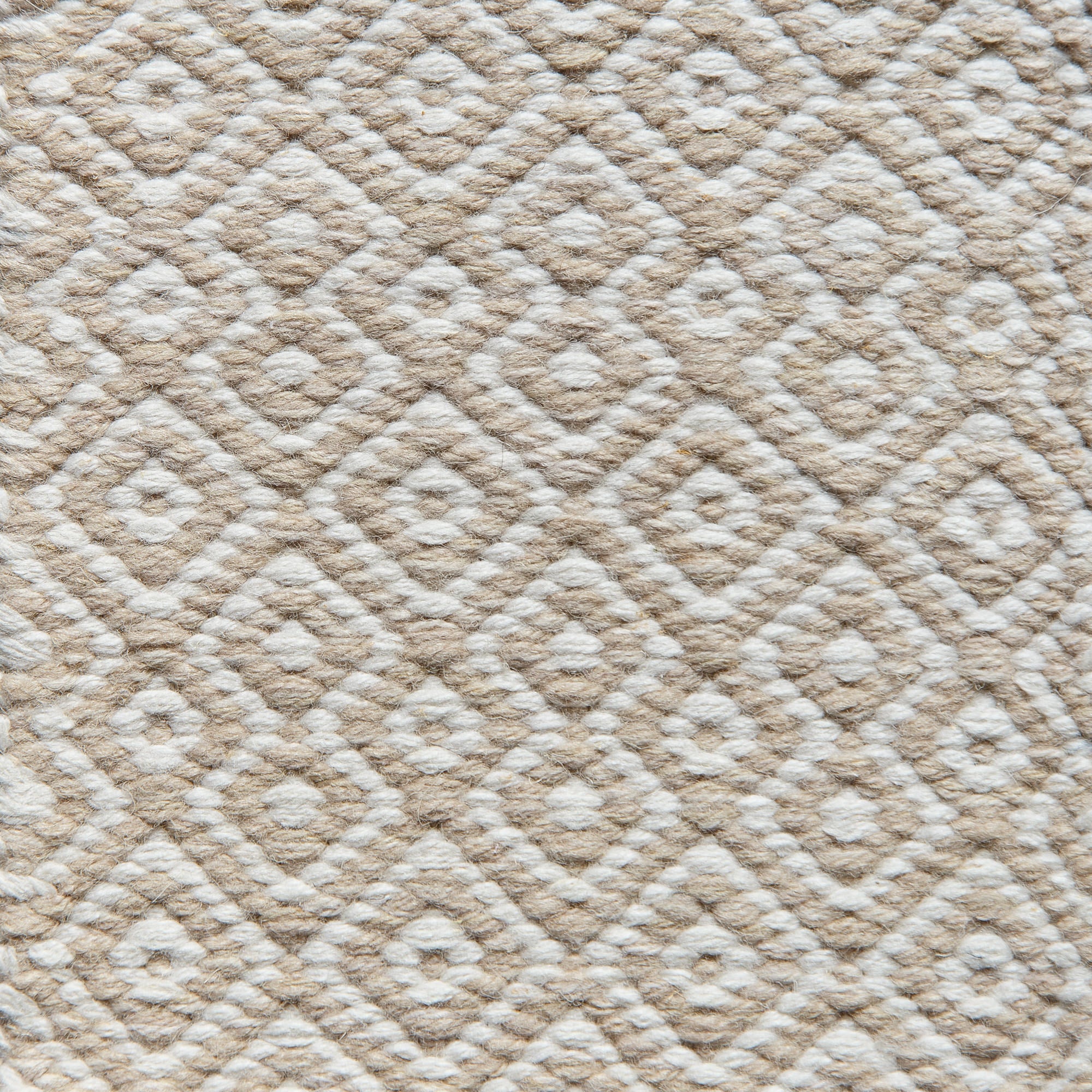 <p>Irregular Dual Diamond Twill, 1 row - beige mix 6040, 1023, 1008, 6014, 1024, CH1207, 2 row - white 1023 on the natural yarn</p>