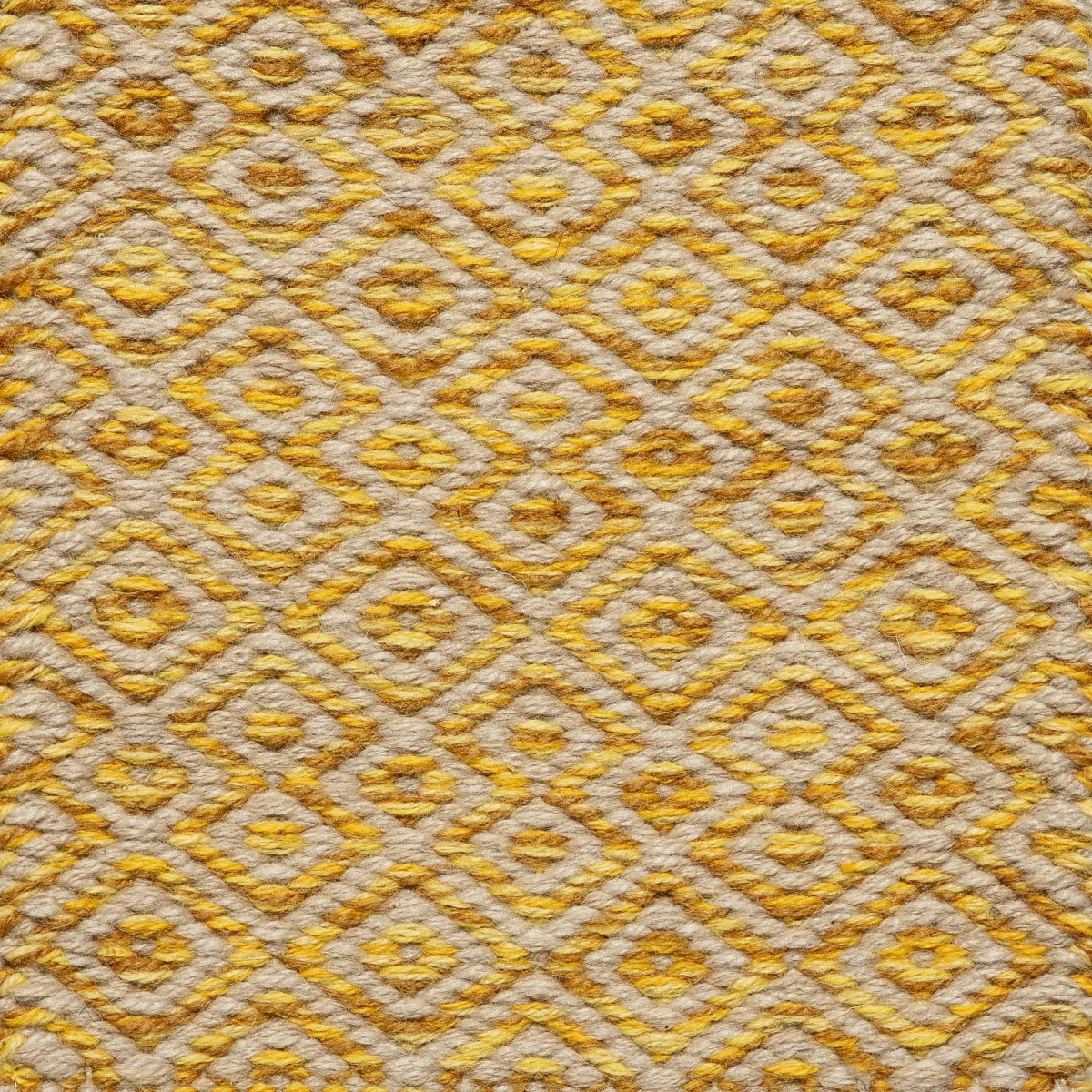 <p>Irregular Dual Diamond Twill, 1 row - yellow mix 2002, 2004, 2005, CH018, 2 row - beige mix 6040, 1008, CH1207 on the natural yarn</p>