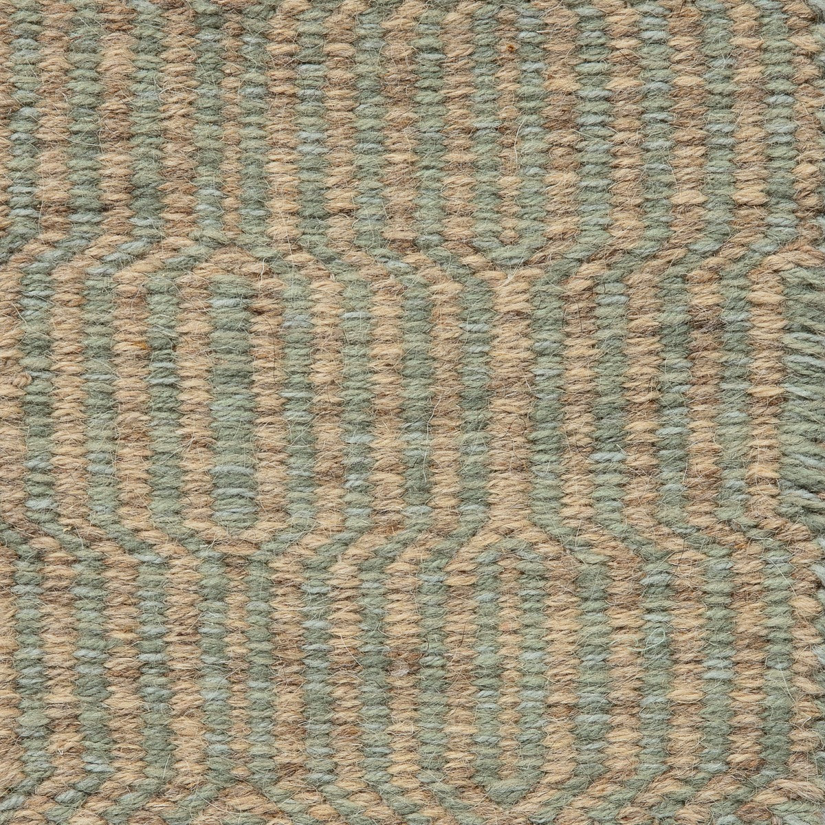 <p>Jazz, 1 row - beige mix 19, 03, 02, 2 row - green mix 1025, CH016, CH033 on the natural yarn</p>