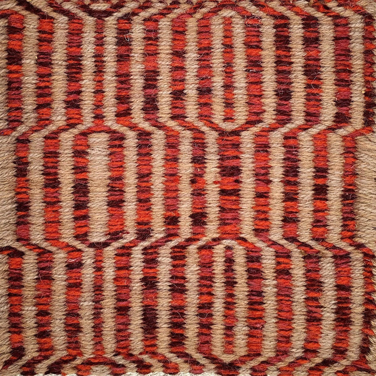 <p>Jazz, 1 row - beige mix 6010, 6013, 6018, 2 row - red mix 6037, 8153, CH5226 on the natural yarn</p>