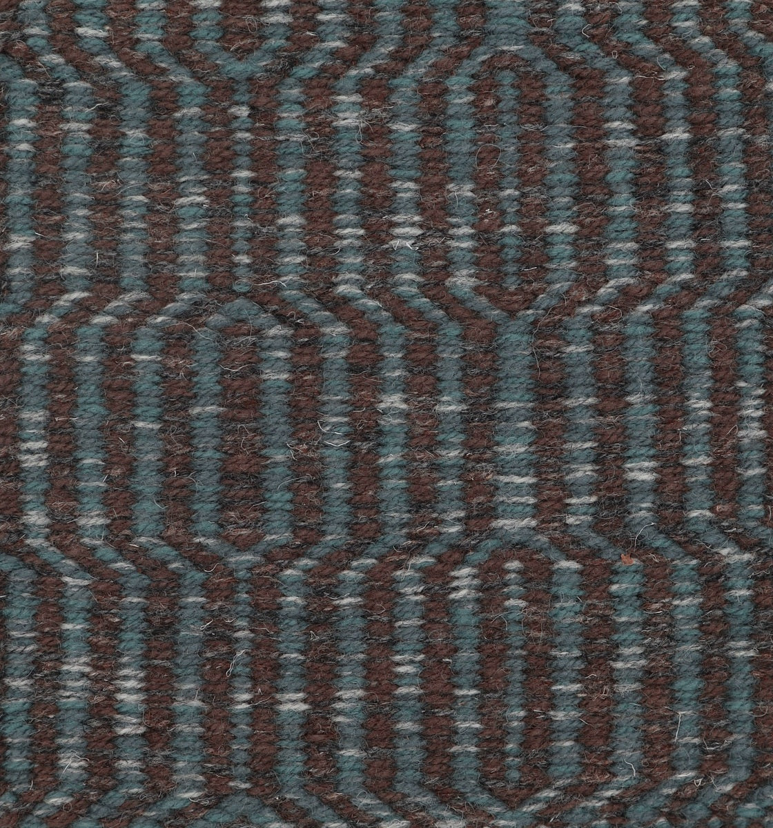 <p>Jazz, 1 row - dark blue 04, ch3424, 262, 2 row - brown 6005, 05, 17 on the dark brown yarn</p>