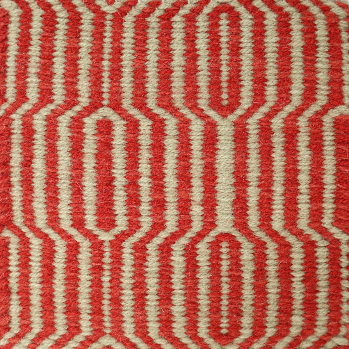 <p>Jazz, 1 row - green 4012, 2 row - red mix 8153, 8154 on the natural yarn</p>