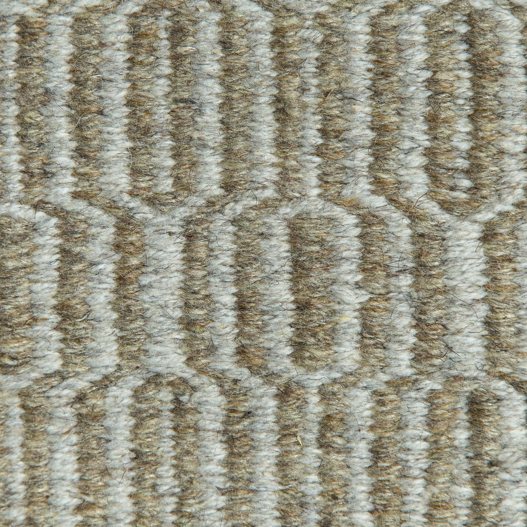<p>Jazz, 1 row - light grey 12, 2 row - beige 02 on the natural yarn</p>
