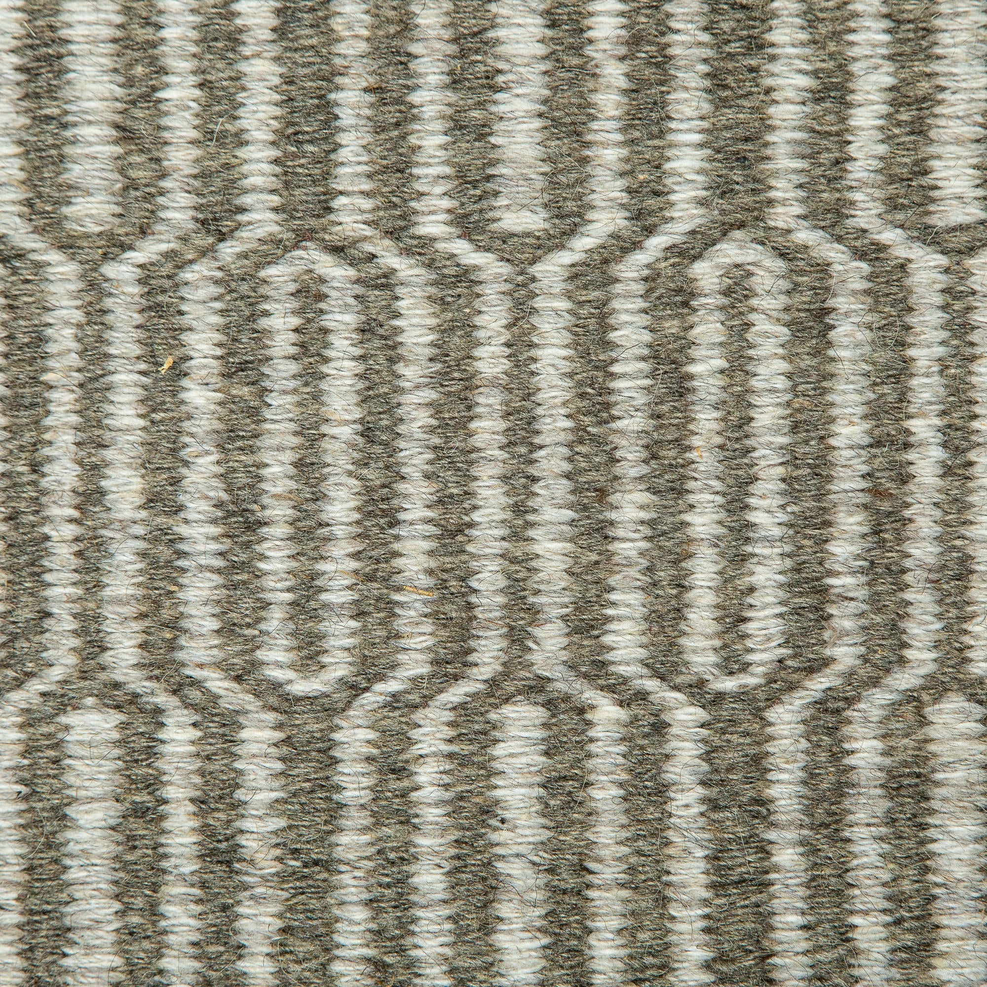 <p>Jazz, 1 row - light grey 12, 2 row - dark beige 11 on the natural yarn</p>