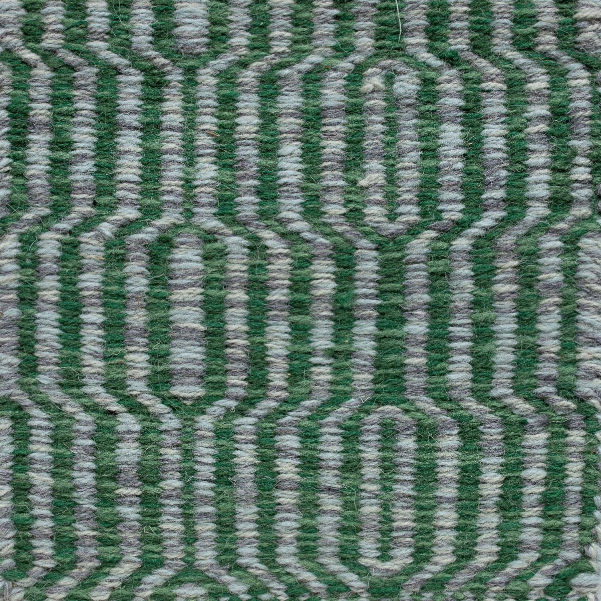 <p>Jazz, 1 row - mix 08, 04, 5012, CH033, 2 row - green 4006, 4007, 4011 on the natural yarn</p>