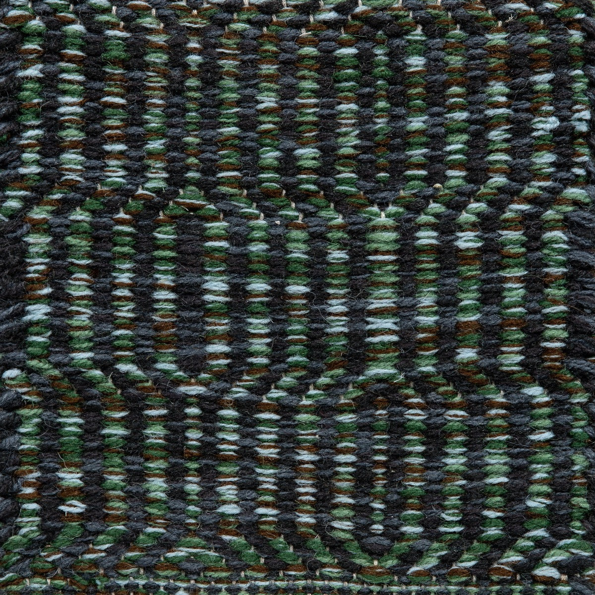 <p>Jazz, 1 row - mix CH4225, 5012, 4006, 4011, 2 row - mix 262, CH7878, 6020 on the natural yarn</p>