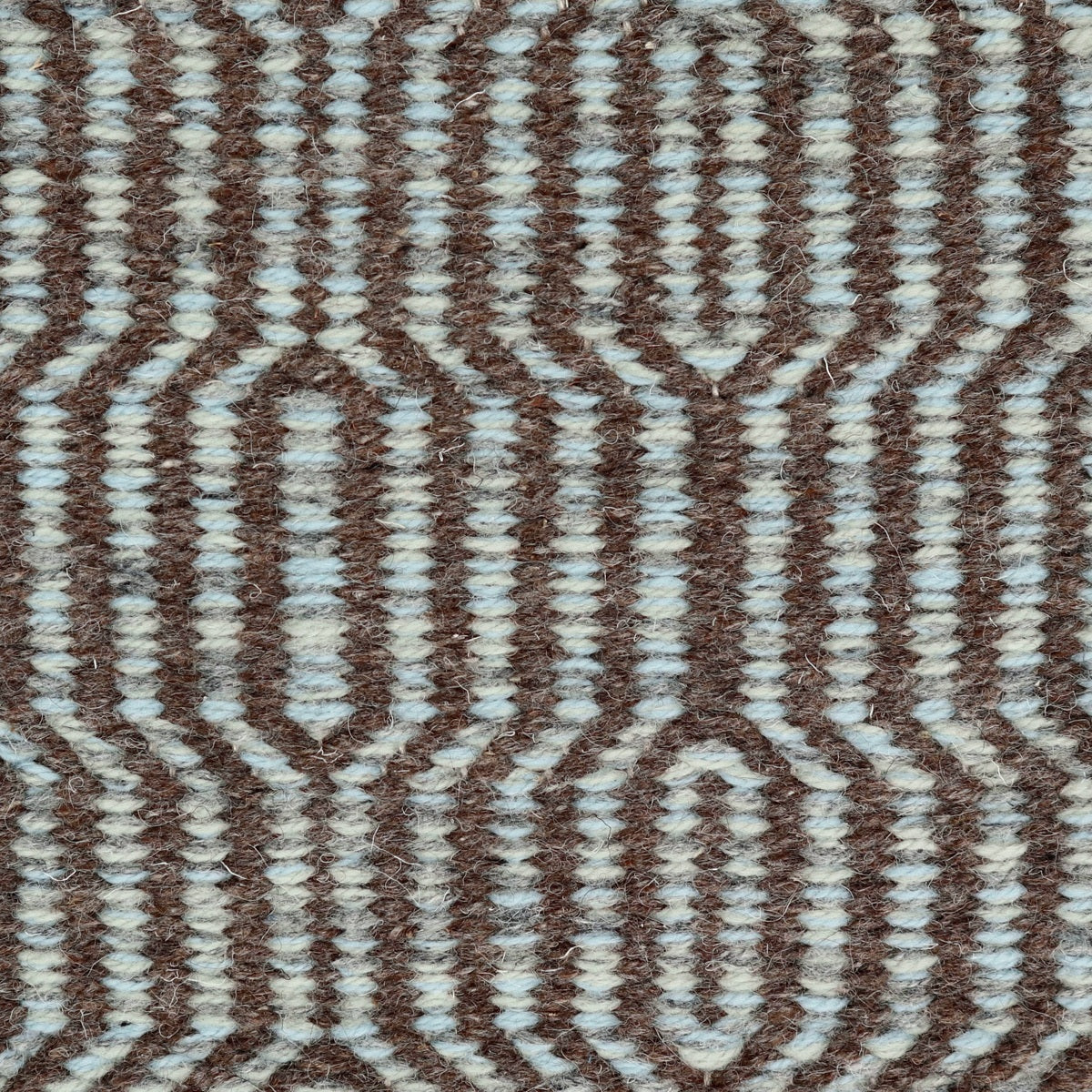 <p>Jazz, 1 row - mix of 08, 04, 5012, CH033, 2 row - brown 17 on the natural yarn</p>