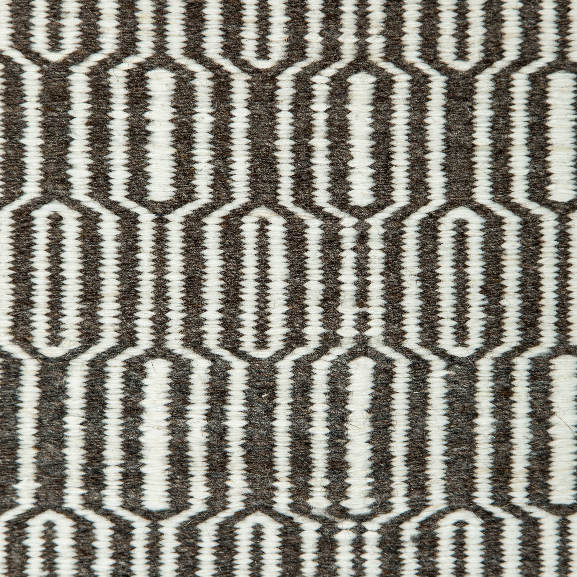 <p>Jazz, 1 row - white 01, 2 row - dark grey 05 on the natural yarn</p>
