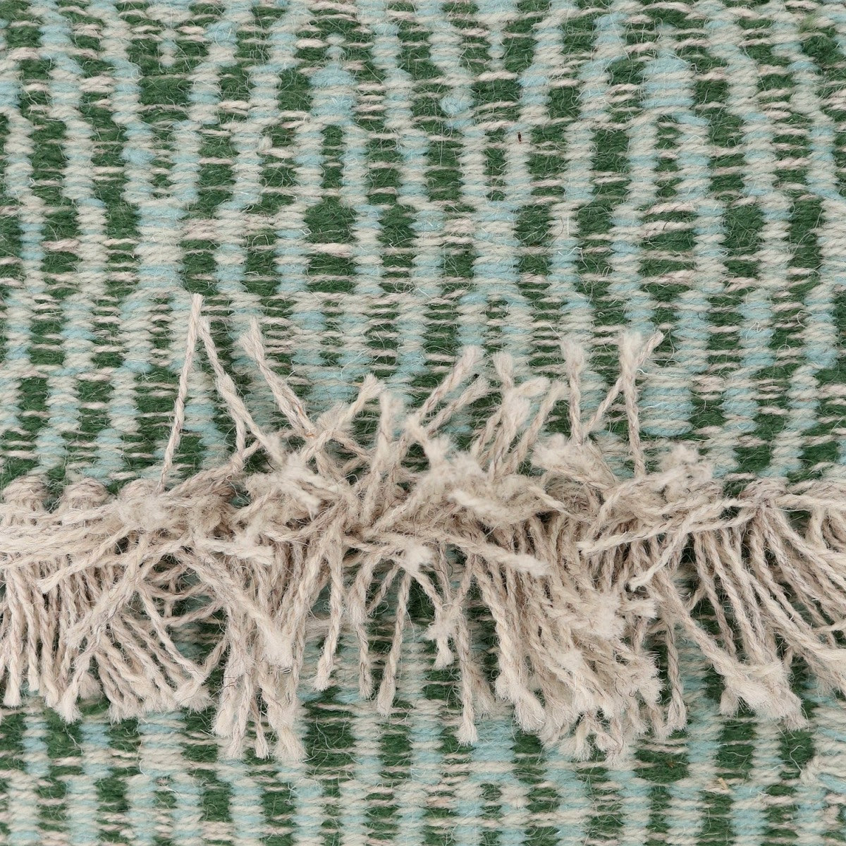 <p>Kaleidoskop with Rya, 1 row - grey-green mix 12, 4011, CH017, 2 row - blue mix CH4400, CH033, CH4360, rya in grey 12 on the natural yarn</p>