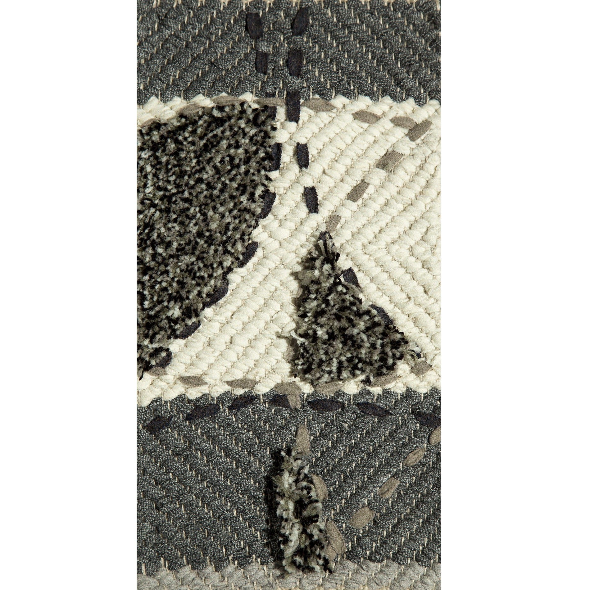 <p><meta charset="UTF-8"><a id="fancybox-right"></a><span class="fancy-ico" id="fancybox-right-ico"></span></p>
<div id="fancybox-title" class="fancybox-title-inside">
<div id="fancybox-title-inside"><span>LORO GRAPHIC, Base graphic 0530 and white 0430, end stripe light grey 0433, Stiching dark blue 0493, Grey H495, Boucle mix of CH044, 1009, 1025, 1006 on the natural yarn</span></div>
</div>