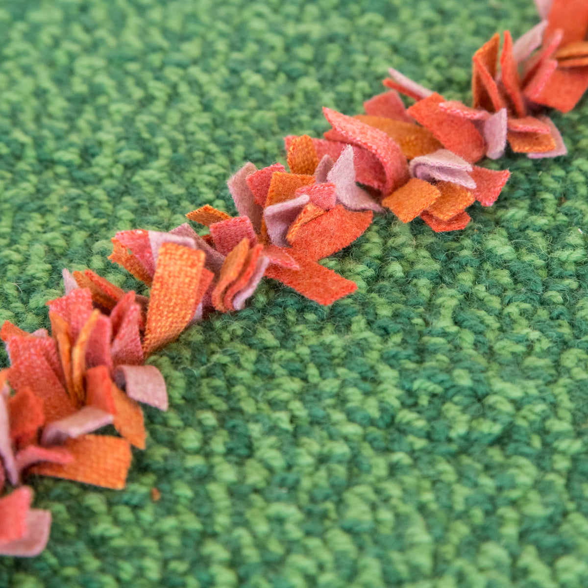 Loro Rya – Green & Orange