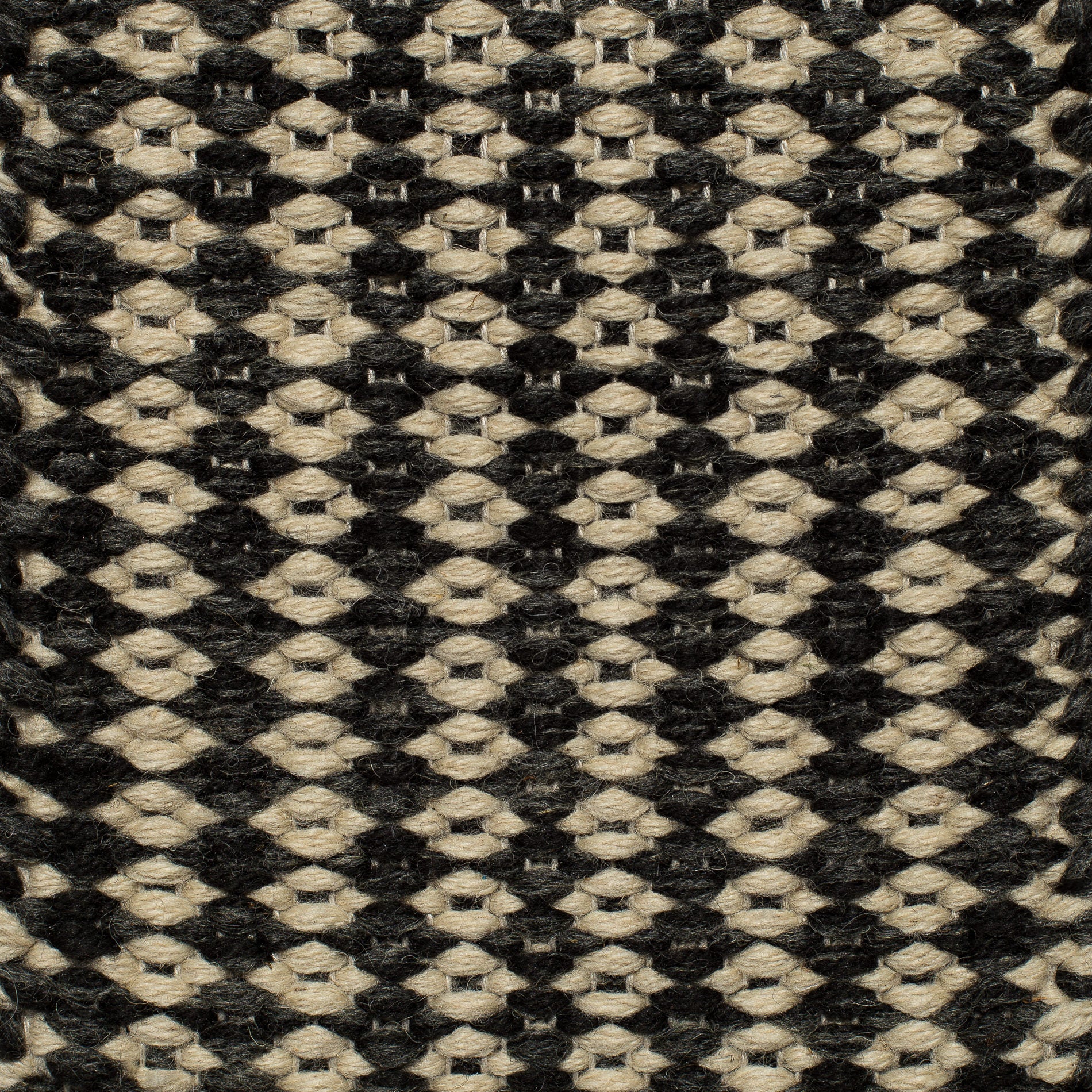 <p>Merezhka, 1 row - beige 07, 2 row - dark grey mix 05, CH7878 on the natural yarn</p>