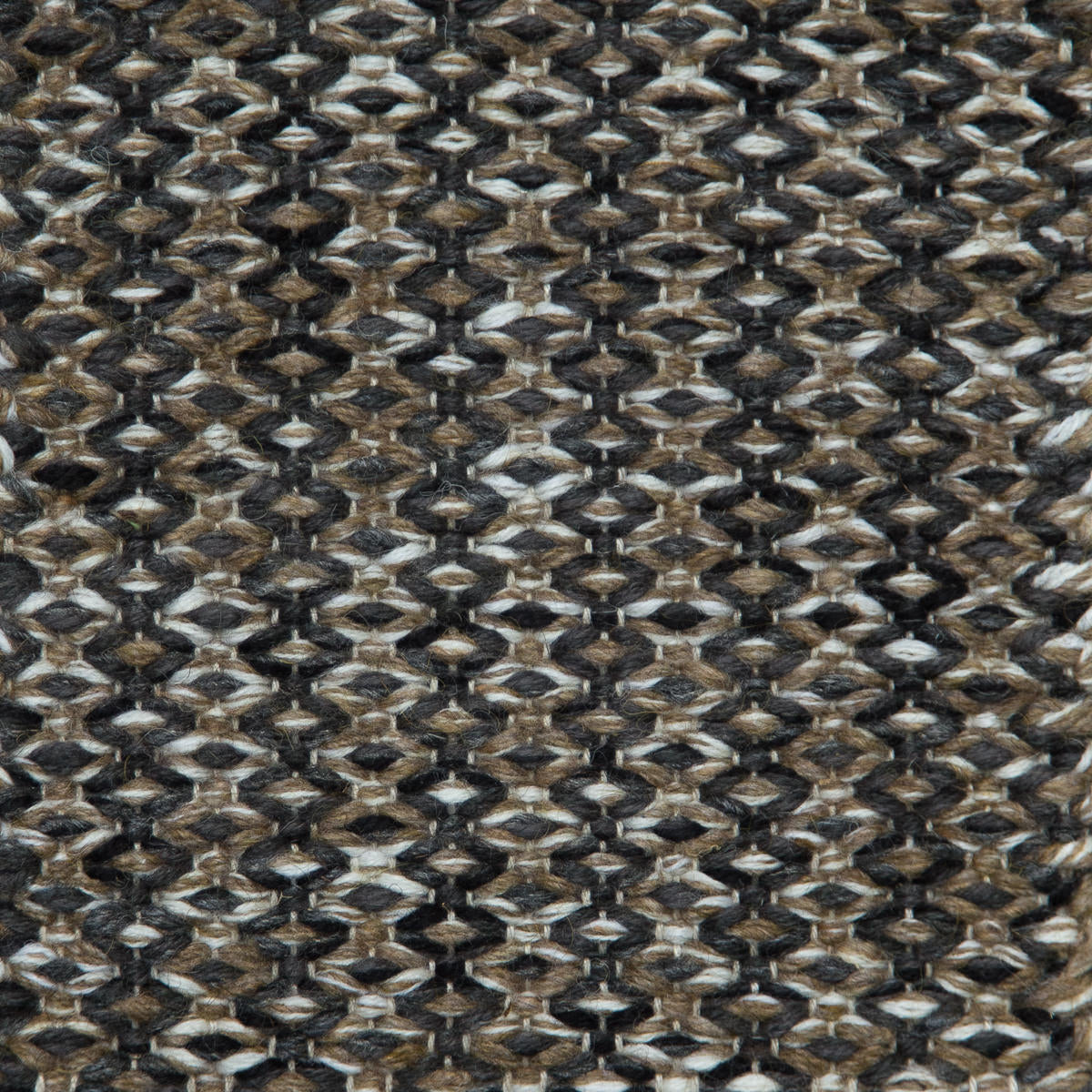 <p>Merezhka, 1 row - grey mix 1006, 6020, 1005, 05, 2 row - brown mix 1023, 02 on the natural yarn</p>