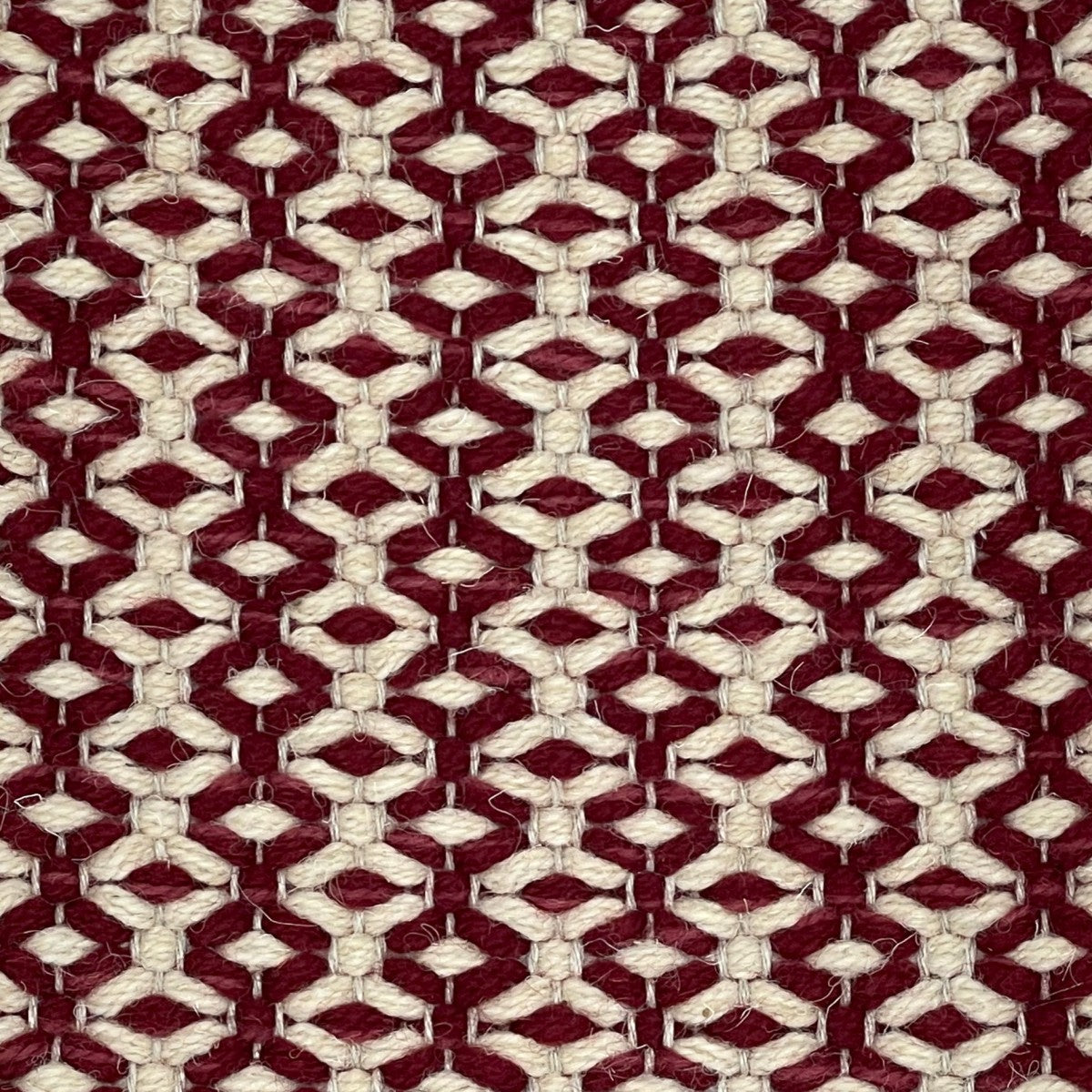 <p>Merezhka, 1 row - red 3015, 3111, 2 row - beige 07 on the natural yarn</p>