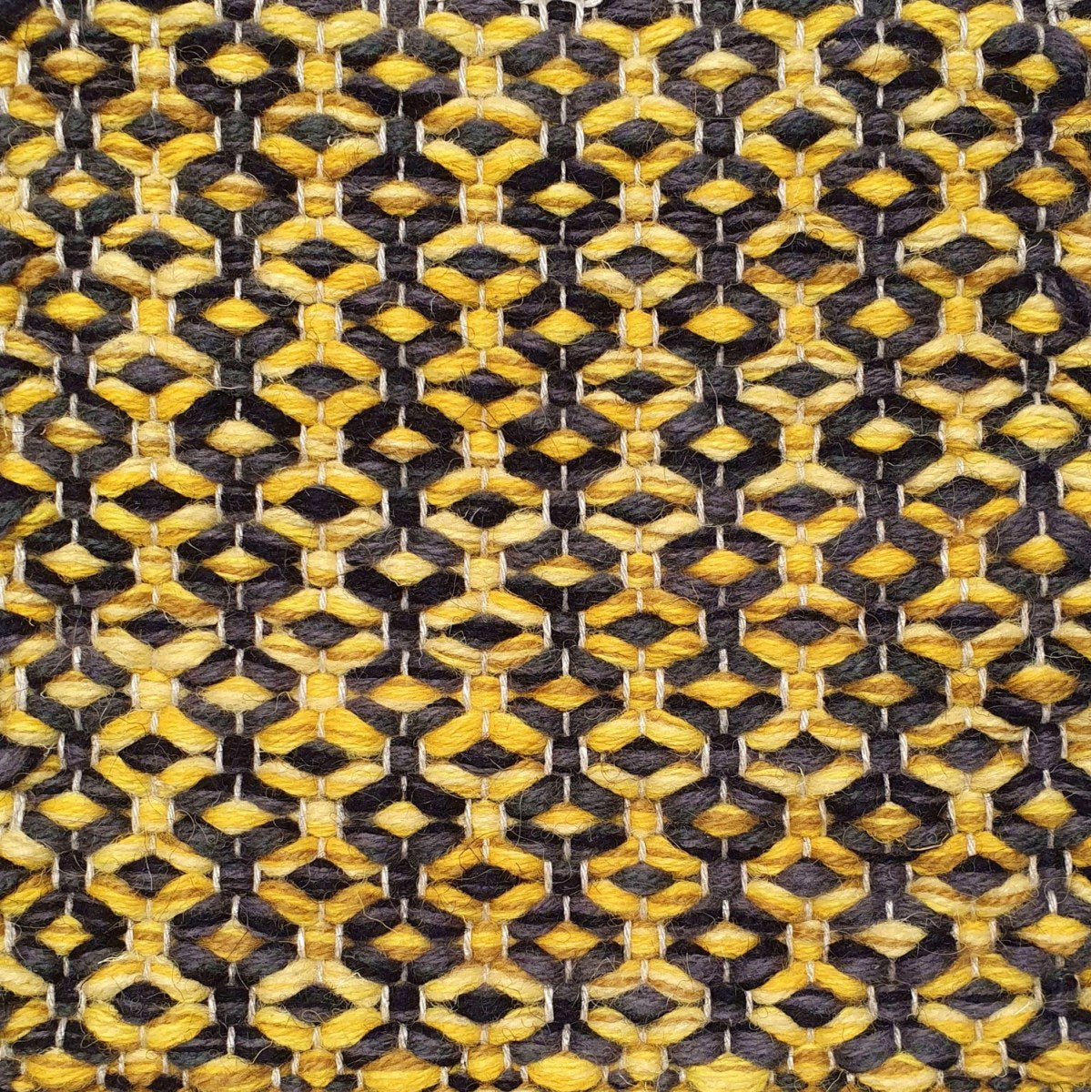 <p>Merezhka, 1 row - yellow mix 2002, 2004, 2005, CH018, 2 row - black mix 1005, 1006, 6020 on the natural yarn</p>