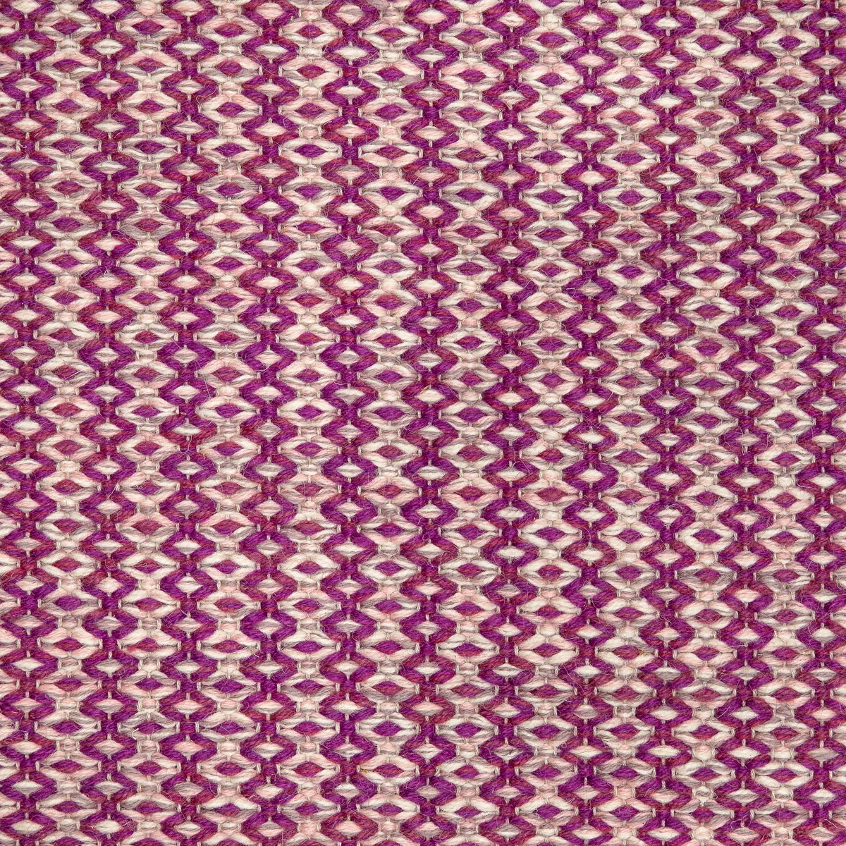 <p>Merezhka, main purple mix 7006, 7003, 7004, inside off-white mix 1023, 3001, 1004 on the natural yarn</p>