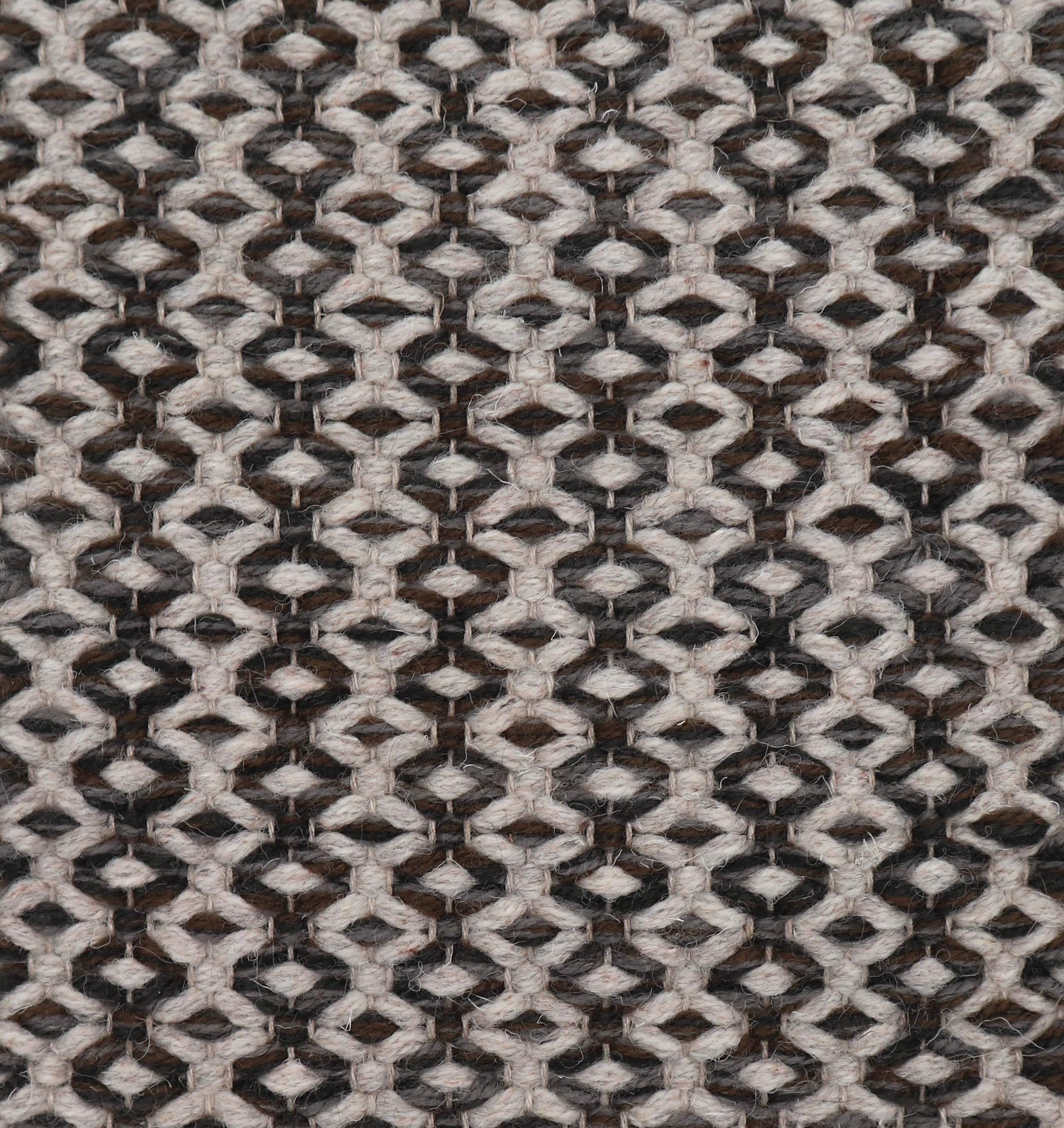 <p>Merezhka, 1 row dark brown mix 1007, CH4326, CH7878, 2 row light grey 12, warp - natural</p>