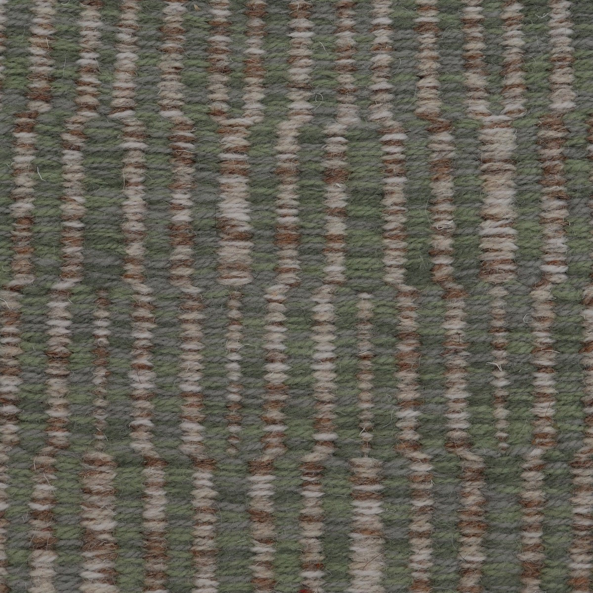 <p>Metropolis, 1 row 1023, 1011 green, 12, 2 row 1011 green, 12, 02, 03, 6001, 6013 on the natural yarn</p>
