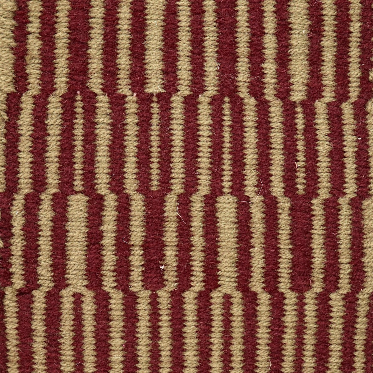 <p>Metropolis, 1 row aubergine CH5226, 2 row green 8197 on the natural yarn</p>
