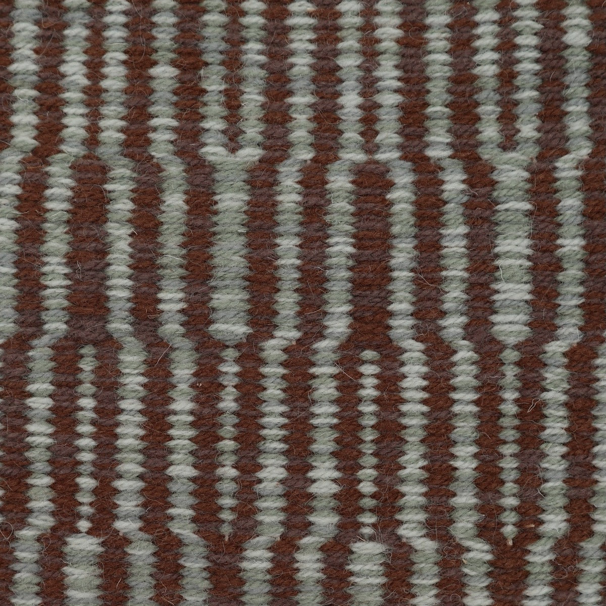 <p>Metropolis, 1 row - brown mix 6005, 8132, 2 row - light green 1025, ch033, 062 on the natural yarn</p>