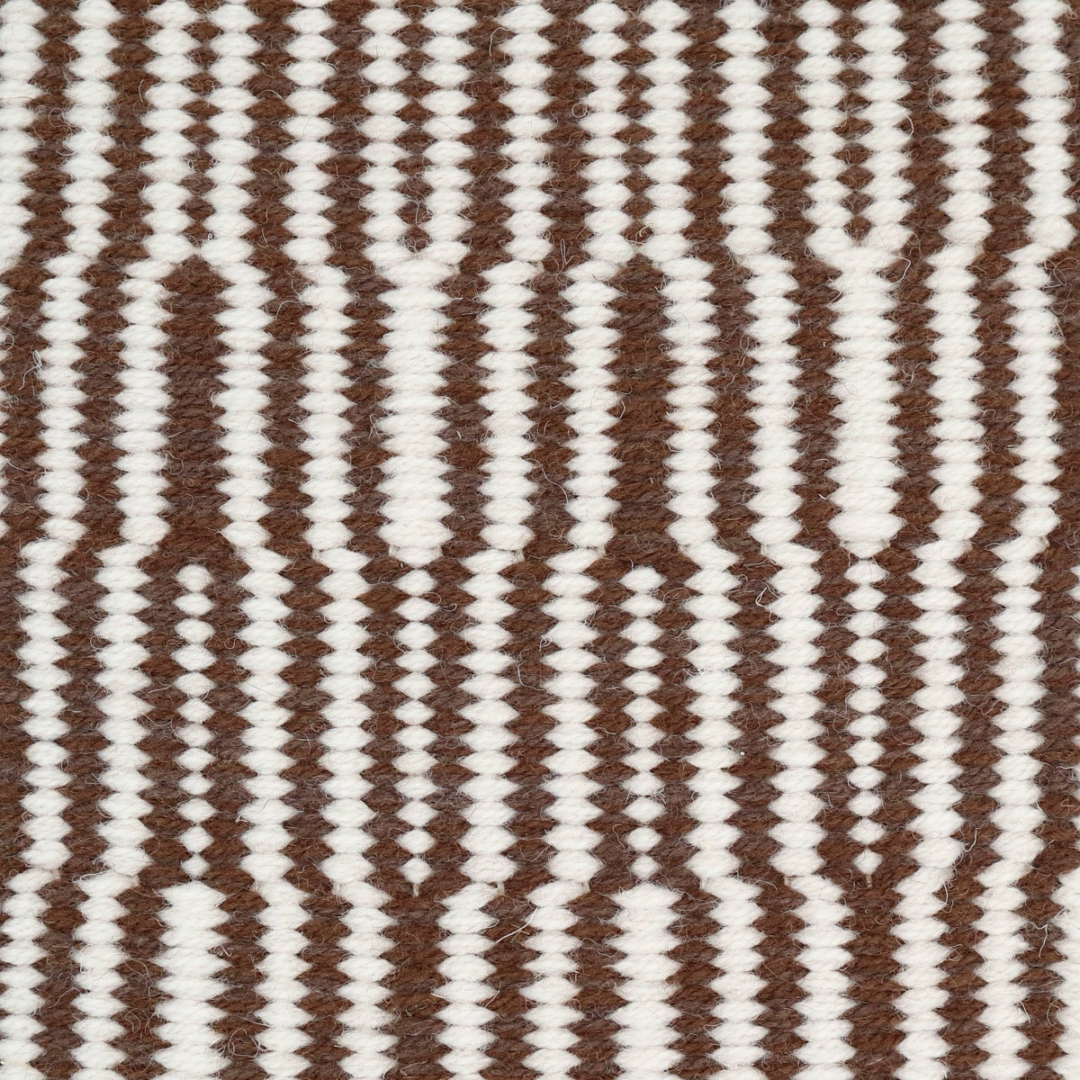 <p>Metropolis, 1 row - brown mix 6005, 8132, 2 row - white 1023 on the natural yarn</p>