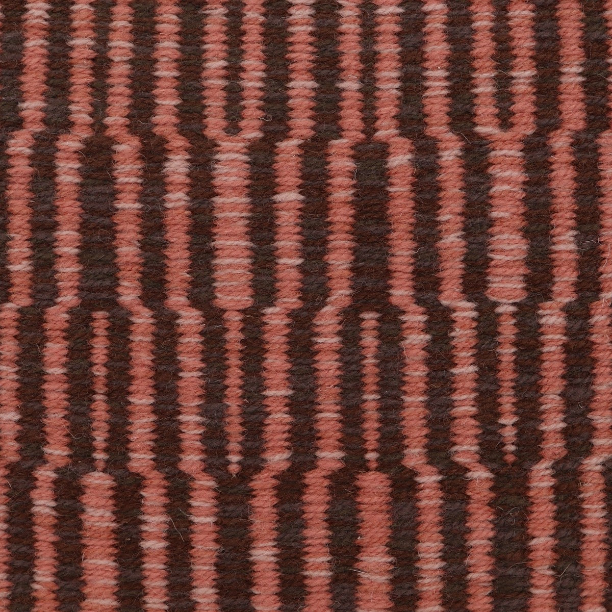 <p>Metropolis, 1 row - brown mix 6005, 8132, ch4225, ch4326, 2 row - pink 8108, 8119, 8186, stripe white 1023 on the natural yarn</p>