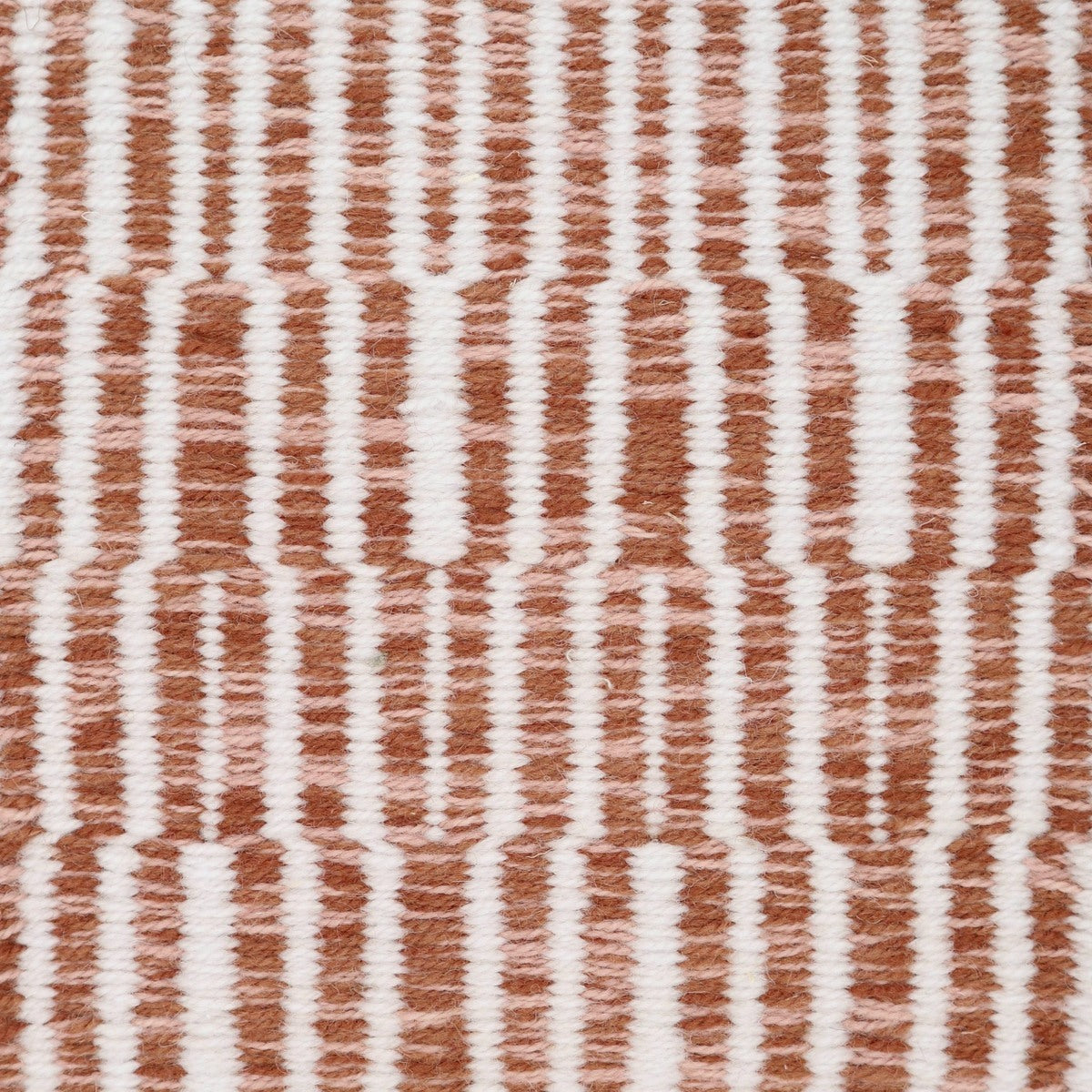 <p>Metropolis, 1 row brown mix 6008, 6002, 8108, 2 row white 1023 on the natural yarn</p>