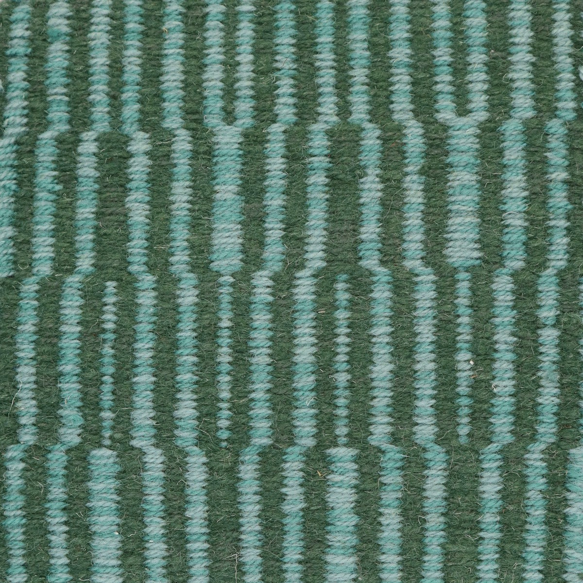 <p>Metropolis, 1 row green CH017, 2 row juniper 8200, 8235 on the natural yarn</p>