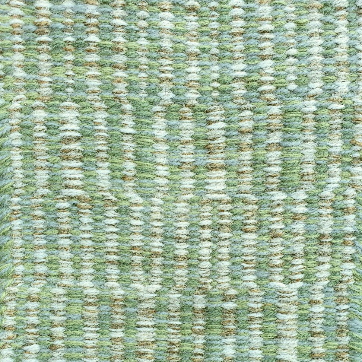 <p>Metropolis, 1 row - green mix 1025, 1009, 4015, 2 row - mix 1023, 12, 02 on the natural yarn</p>