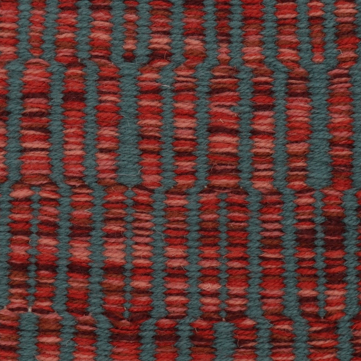 <p>Metropolis, 1 row - rust cinnamon 8153, 8154, 8186, 8187, 6002, ch5226, 2 row - petroleum ch3424 on the natural yarn</p>