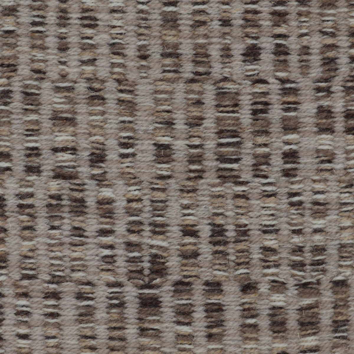 <p>Metropolis, main mix of beige row 1 8013, 06, 03, 17, mix of light grey row 2 12, 6040, CH1207, 1008 on the natural yarn</p>