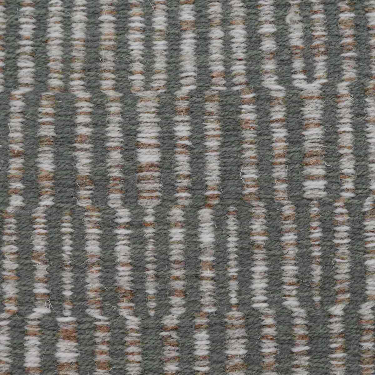 <p>Metropolis, row 1 - 1025, 062, row 2 - 1023, 12, 02 on the natural yarn</p>