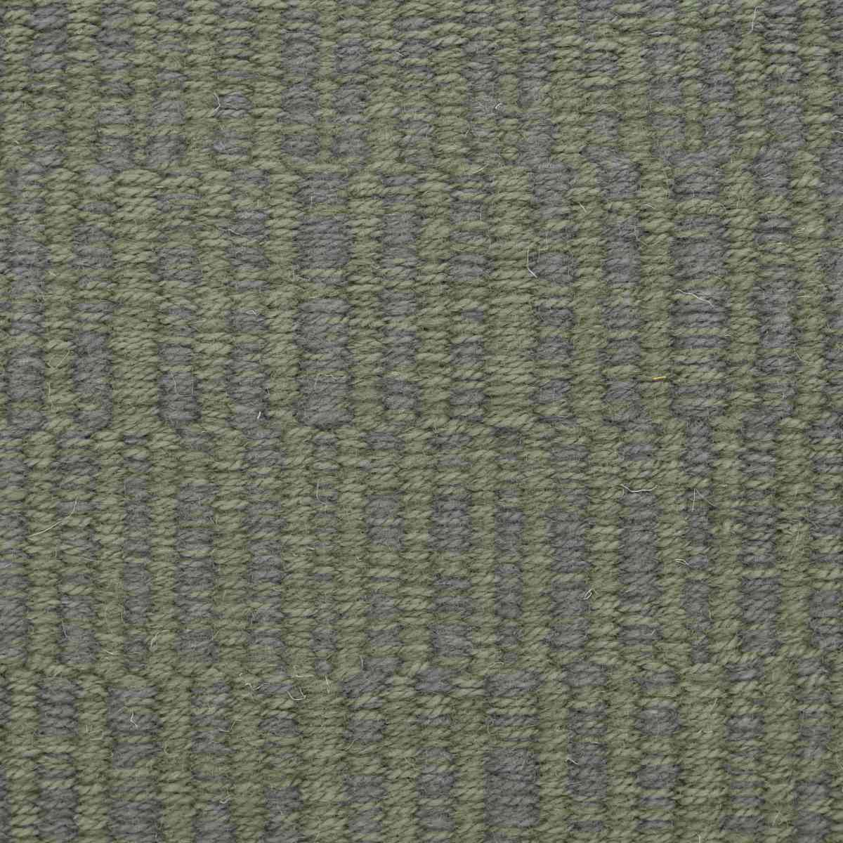 <p>Metropolis, row 1 - 1025, row 2 - 1025, 062 on the natural yarn</p>
