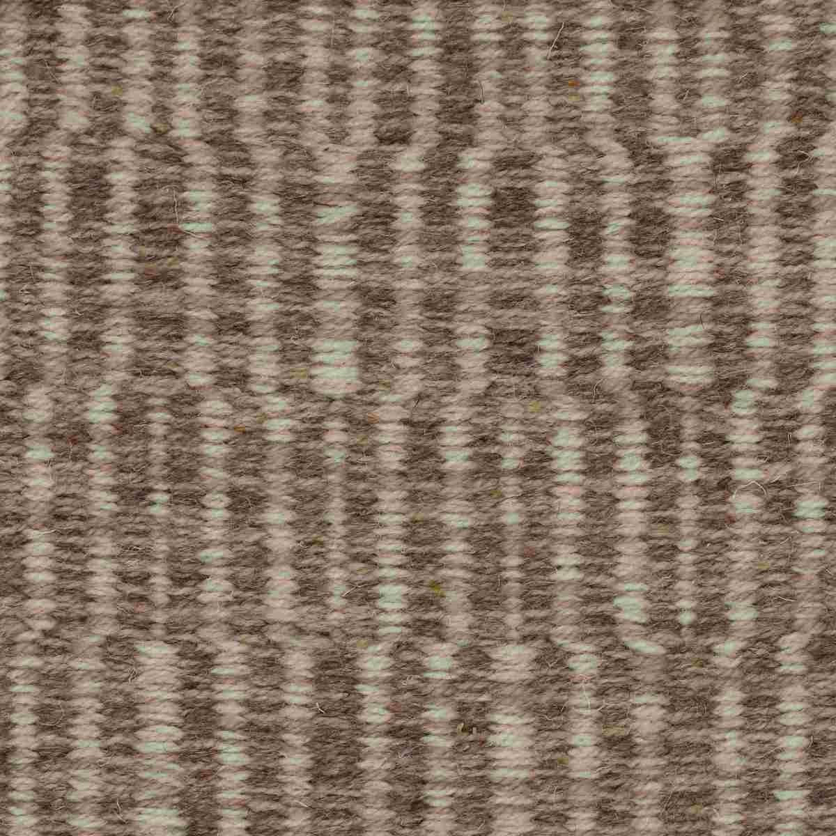 <p>Metropolis, row 1 beige - 02, 03, row 2 light beige - 6040, 07, 6023 on the natural yarn</p>