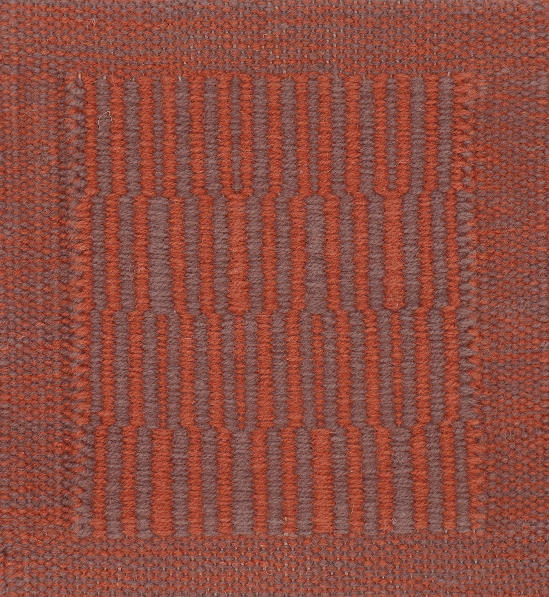 <p>Metropolis with Single Weave Frame, 1 row - 8128, 2 row - 8119 on the natural yarn</p>