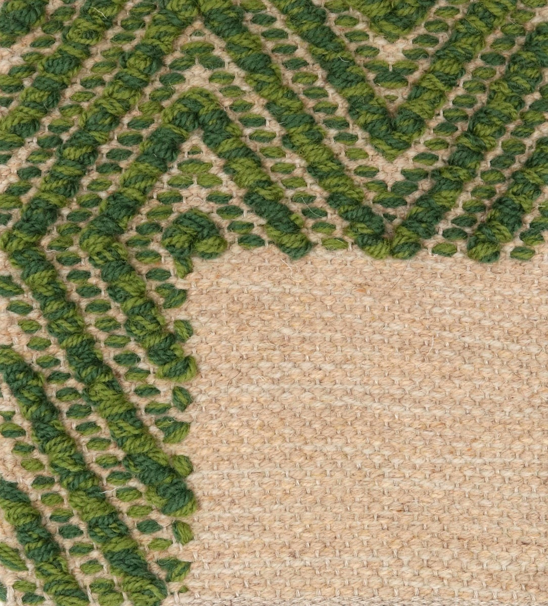 <p>Milano Frame in Big Dual Diamond Twill with Bouclé, base beige mix 03, 6040, 1008, diamond-bouclé green mix 3011, 3015, CH015, 4011on the natural yarn</p>